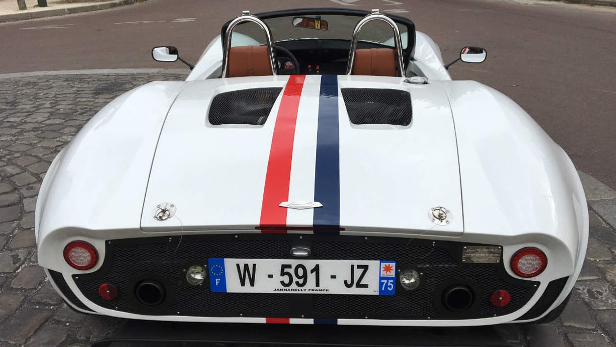 La trentaine de salariés de Jannarelly fabriquent en interne le châssis tubulaire, la carrosserie, s’occupent de la peinture, assemblent le véhicule. Seuls les éléments mécaniques et de sécurité sont acheter à l’extérieur. La trentaine de salariés de Jannarelly fabriquent en interne le châssis tubulaire, la carrosserie, s’occupent de la peinture, assemblent le véhicule. Seuls les éléments mécaniques et de sécurité sont acheter à l’extérieur.