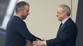Florentino Perez salue Hansi Flick lors de la Supercoupe d'Espagne entre le Barça et le Real Madrid (5-2), le 12 janvier 2025