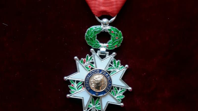 Attentat d'Arras: six policiers et cinq personnels du lycée Gambetta reçoivent la Légion d'honneur