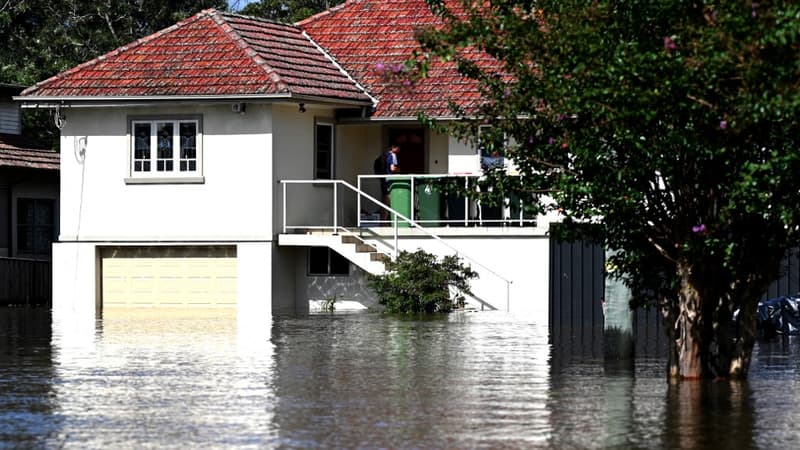 Une maison envahie par les eaux dans la banlieue de Sydney en mars 2022.