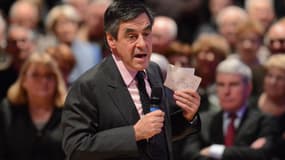 François Fillon en campagne pour les élections départementales à Yvre-l'Eveque, le 19 mars 2015