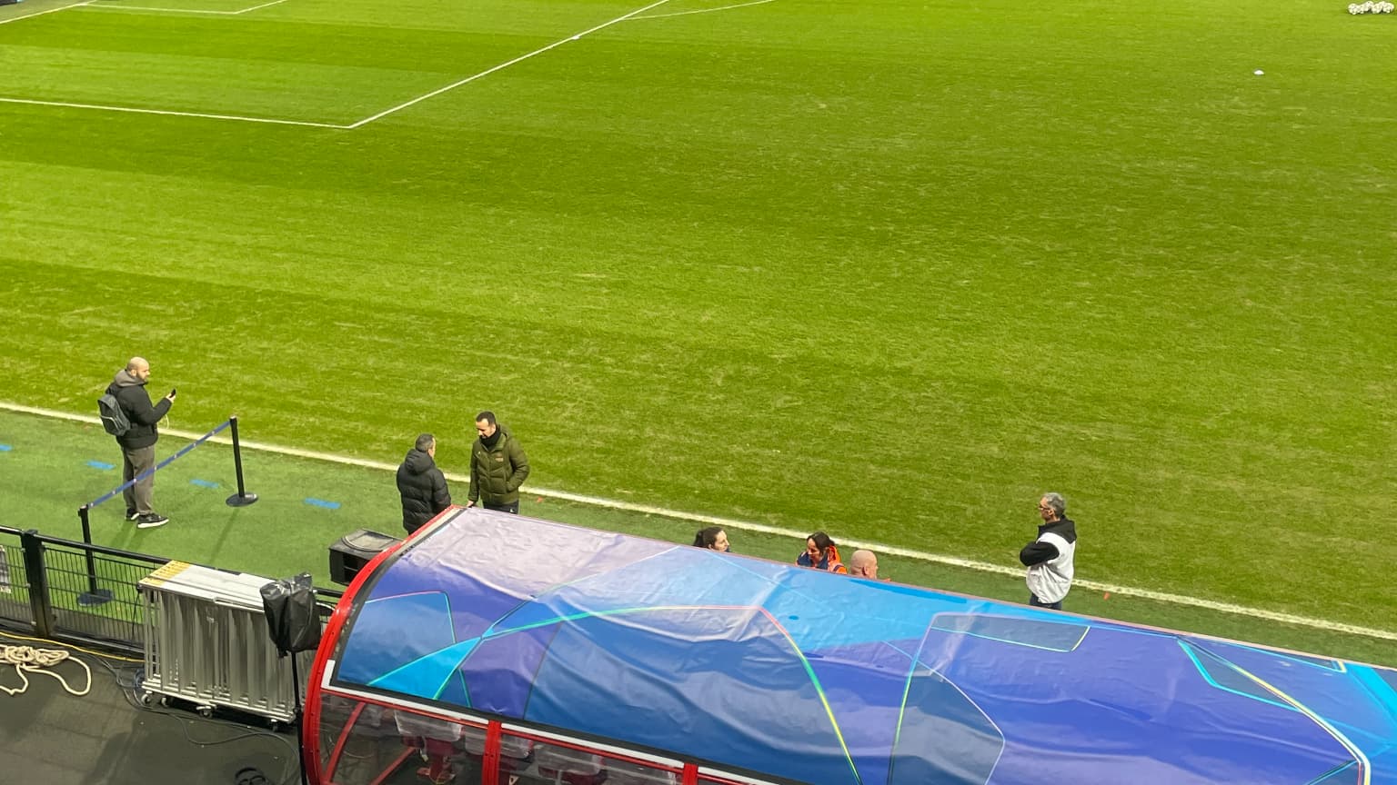 La pelouse du stade de Roudourou dans un état moyen avant Brest-PSG, le 10 février 2025