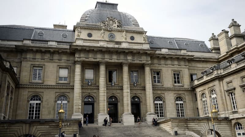 La cour d'assises de Paris. 