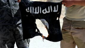 Un drapeau de Daesh a été retrouvé chez la jeune femme.