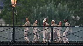 La chanteuse Aya Nakamura lors de sa performance au cours de la cérémonie d'ouverture des Jeux olympiques, vendredi 26 juillet sur le Pont des Arts à Paris.