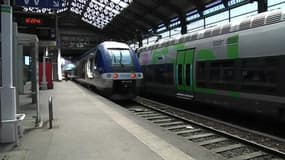 SNCF: les syndicats réfléchissent à un calendrier de grève "surprise"