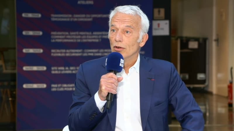 "Je rigole quand certains poussent des cris d'orfraie": face à la "dérive" des dépenses sociales auxquelles le gouvernement ne touche pas, le patron du Medef insiste sur la création d'une TVA sociale