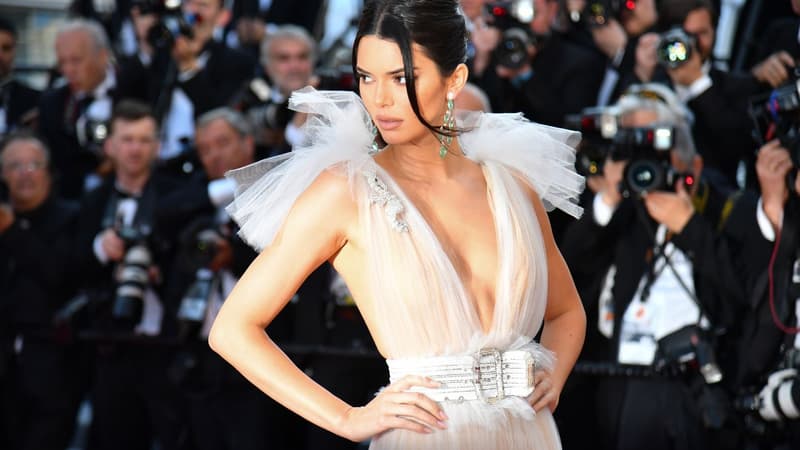 Kendall Jenner sur le tapis rouge de Cannes, le 12 mai 2018