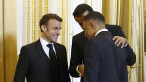 Kylian Mbappé avec Emmanuel Macron et l'émir du Qatar au palais de l'Elysée, le 27 février 2024