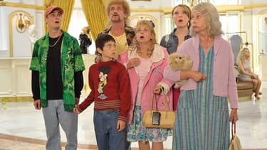 Claire Nadeau, Isabelle Nanty, Jean-Paul Rouve, Pierre Lottin, Sarah Stern et Theo Fernandez dans "Les Tuche".