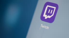 Le logo de la plateforme de streaming de parties de jeux vidéo Twitch en juillet 2019 à Paris