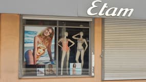 La vitrine d'une boutique Etam.