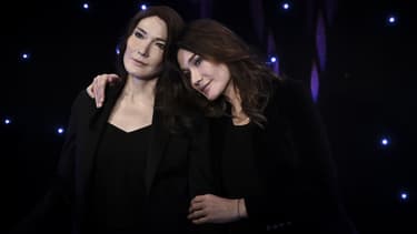 Carla Bruni et sa statue de cire, au musée Grévin à Paris le 17 décembre 2018