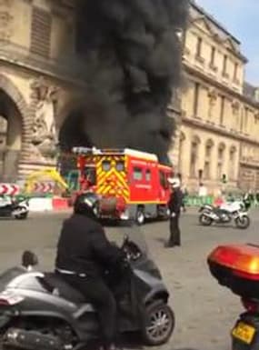 Incendie au Louvre, intervention des pompiers - Témoins BFMTV