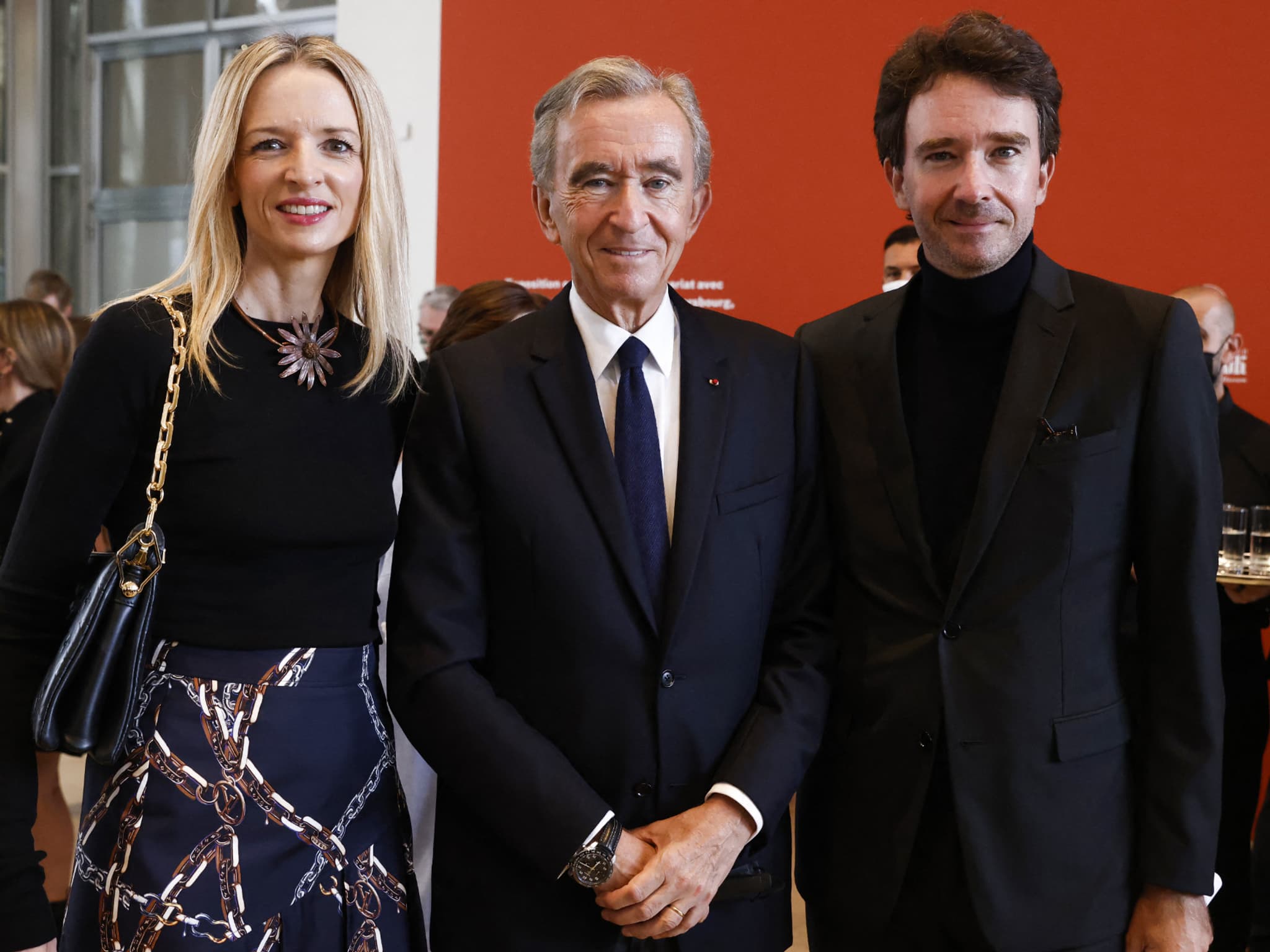 Plus riche que jamais, Bernard Arnault place ses enfants à la tête de son  empire