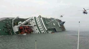 Le ferry transportait 477 personnes.