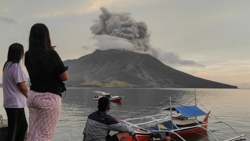 Indonésie: le mont Ruang est à nouveau entré en éruption