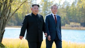 Rencontre entre le leader nord-coréen Kim Jong Un (gauche) et le sud-coréen Moon Jae-in (droite), le 20 septembre 2018.