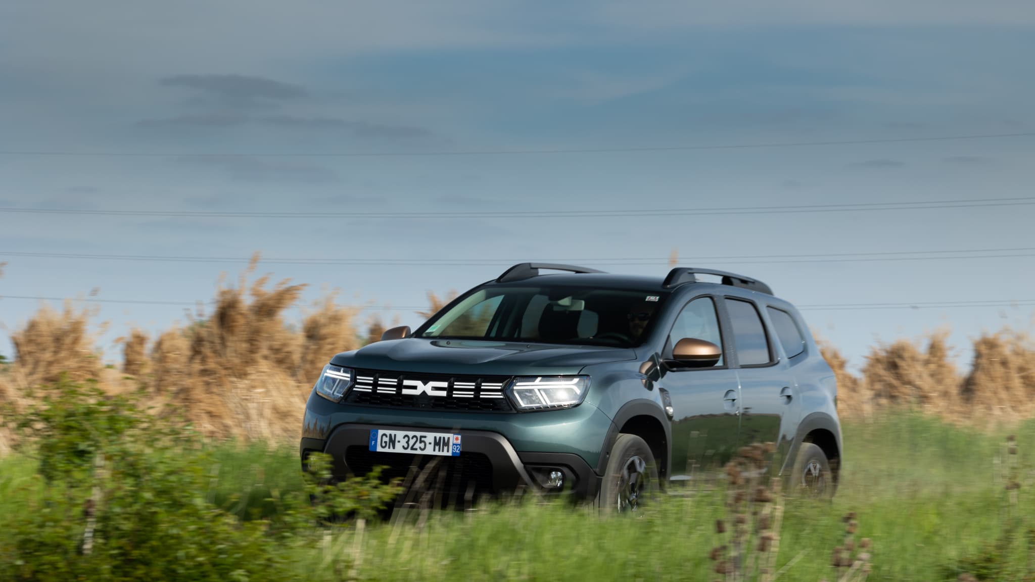 La deuxième génération du Dacia Duster avait fait l'objet d'un deuxième restylage en juin 2022. La deuxième génération du Dacia Duster avait fait l'objet d'un deuxième restylage en juin 2022.