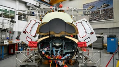 Ligne d'assemblage de l'hélicoptère H160 d'AIrbus à Marignane, dans le sud-est de la France, le 24 juillet 2025