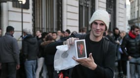 Jonathan, premier client à avoir pu acheter un iPhone 6s à Paris