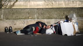 Une personne sans-abri  sur les quais de Paris, en décembre 2017 (PHOTO D'ILLUSTRATION).