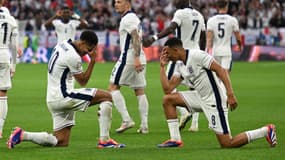 La célébration de Jude Bellingham et Trent Alexander-Arnold lors d'Angleterre-Serbie (1-0, Euro), le 16 juin 2024