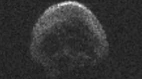 La comète morte qui passera près de la Terre le 31 octobre 2015.