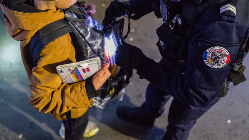 "On se bat": 800 armes blanches retrouvées dans les établissements scolaires "en un an" lors de contrôles