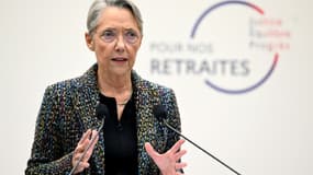 Elisabeth Borne lors d'une conférence de presse sur la réforme des retraites, le 10 janvier 2023 à Paris