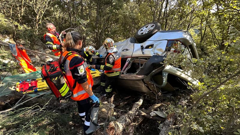 Saint-Vallier-de-Thiey: une voiture chute en contrebas d'une route, le conducteur légèrement blessé