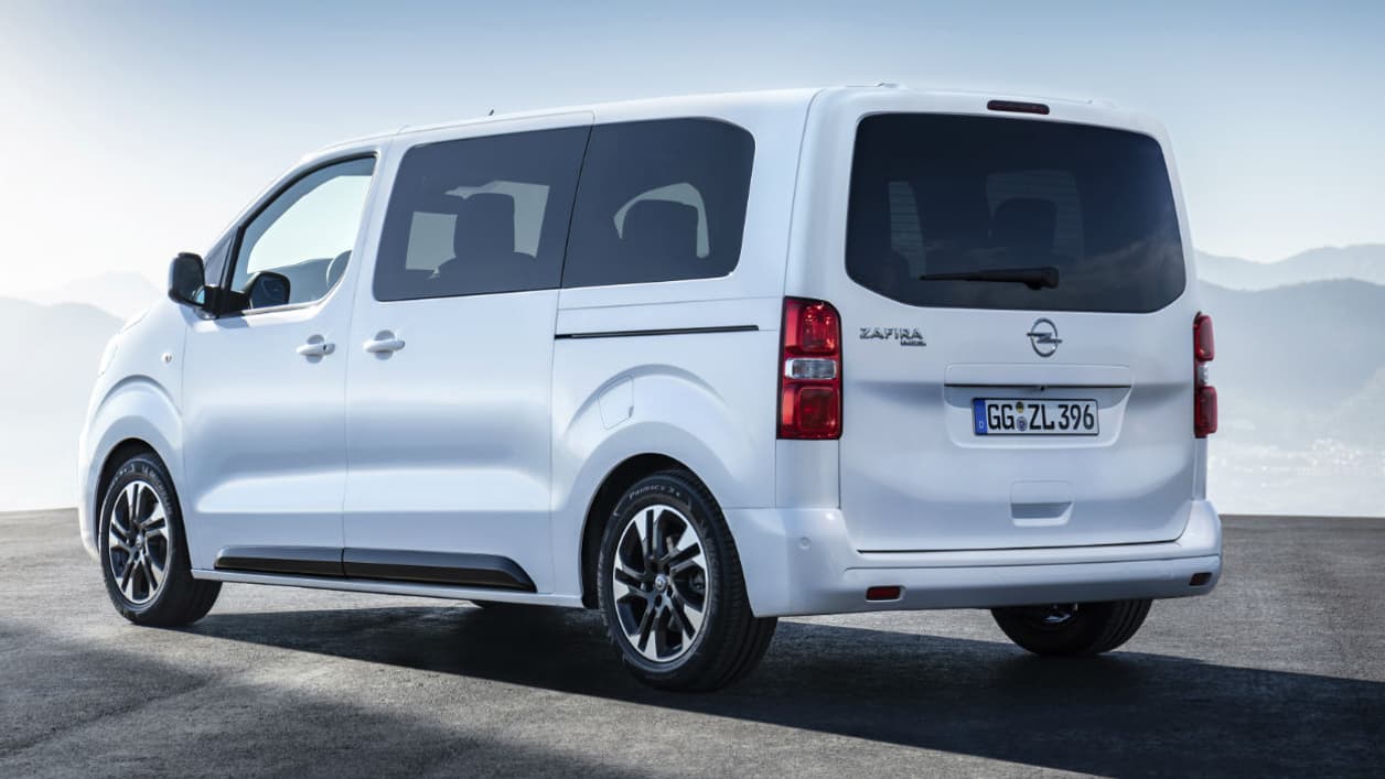 Malgré ses feux arrière avec effet 3D, difficile de trouver beau ce Zafira Life... mais heureusement il a bien d'autres qualités.