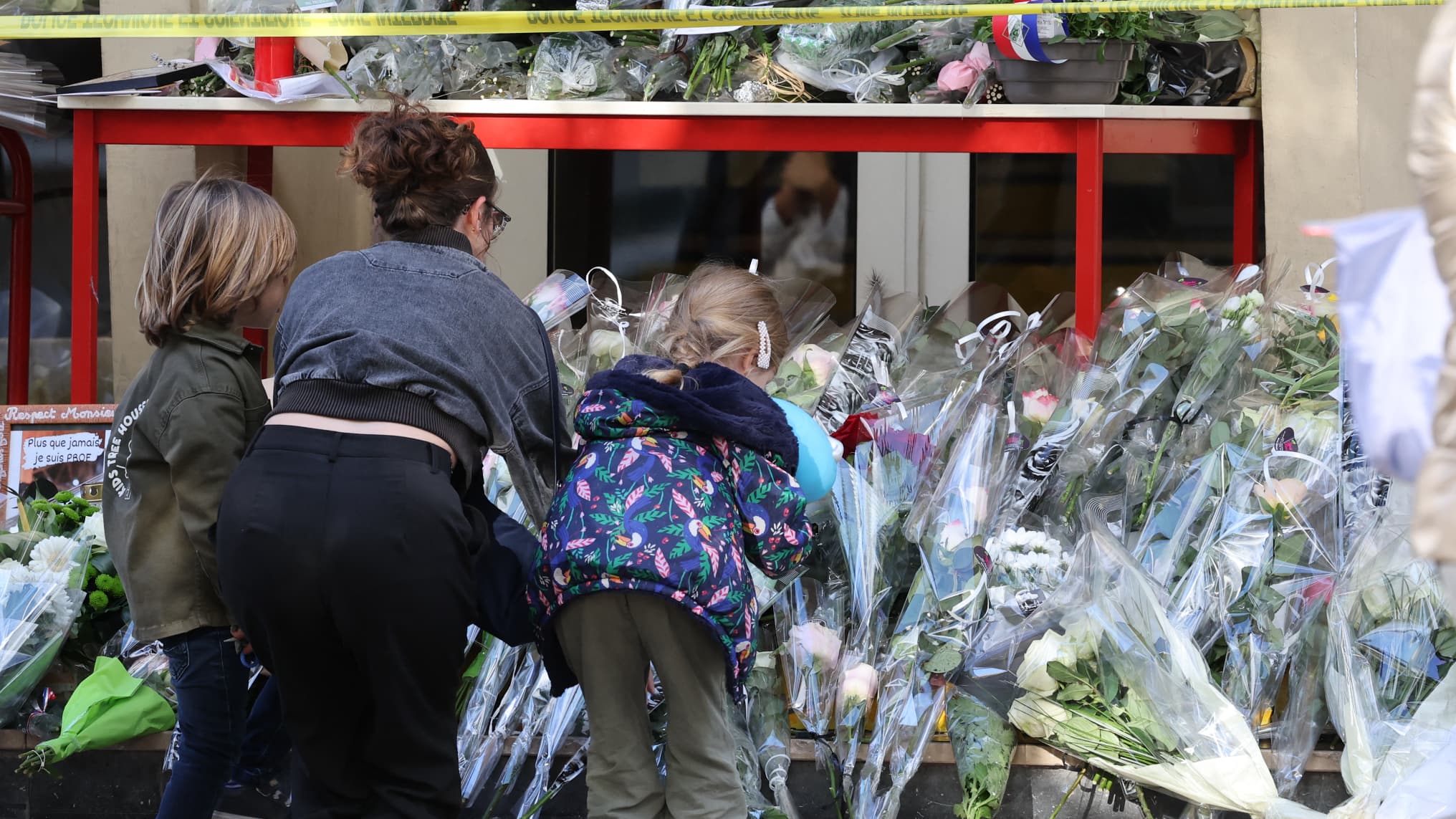 Perturbation des hommages à Dominique Bernard et Samuel Paty les premières sanctions tombent