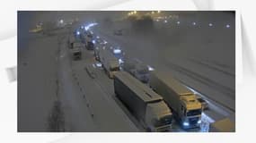 Des camions ont été bloqués par la neige ce jeudi 21 novembre 2024 sur l'A36 