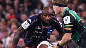 Jefferson Poirot fonçant sur Henry Pollock lors de la finale UBB-Northampton le 24 mai 2025