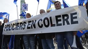 Les syndicats de police sont reçus ce lundi par Bernard Cazeneuve