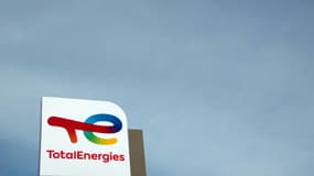 La baisse de prix s'appliquera "dès le premier litre acheté, sans limite de montant, pour tous les carburants pétroliers vendus en stations", selon TotalEnergies