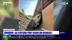 Hautes-Alpes: une voiture finit sa course dans un hangar à Embrun