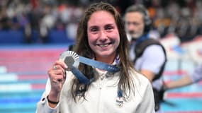Anastasiia Kirpichnikova avec sa médaille d'argent olympique le 31 juillet 2024