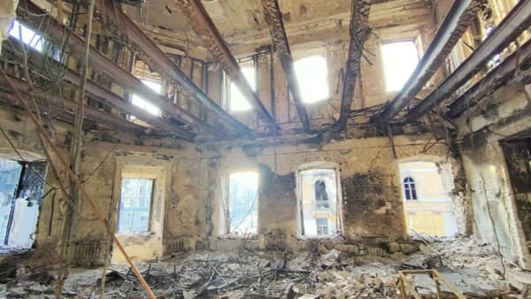 Un bâtiment détruit à Marioupol