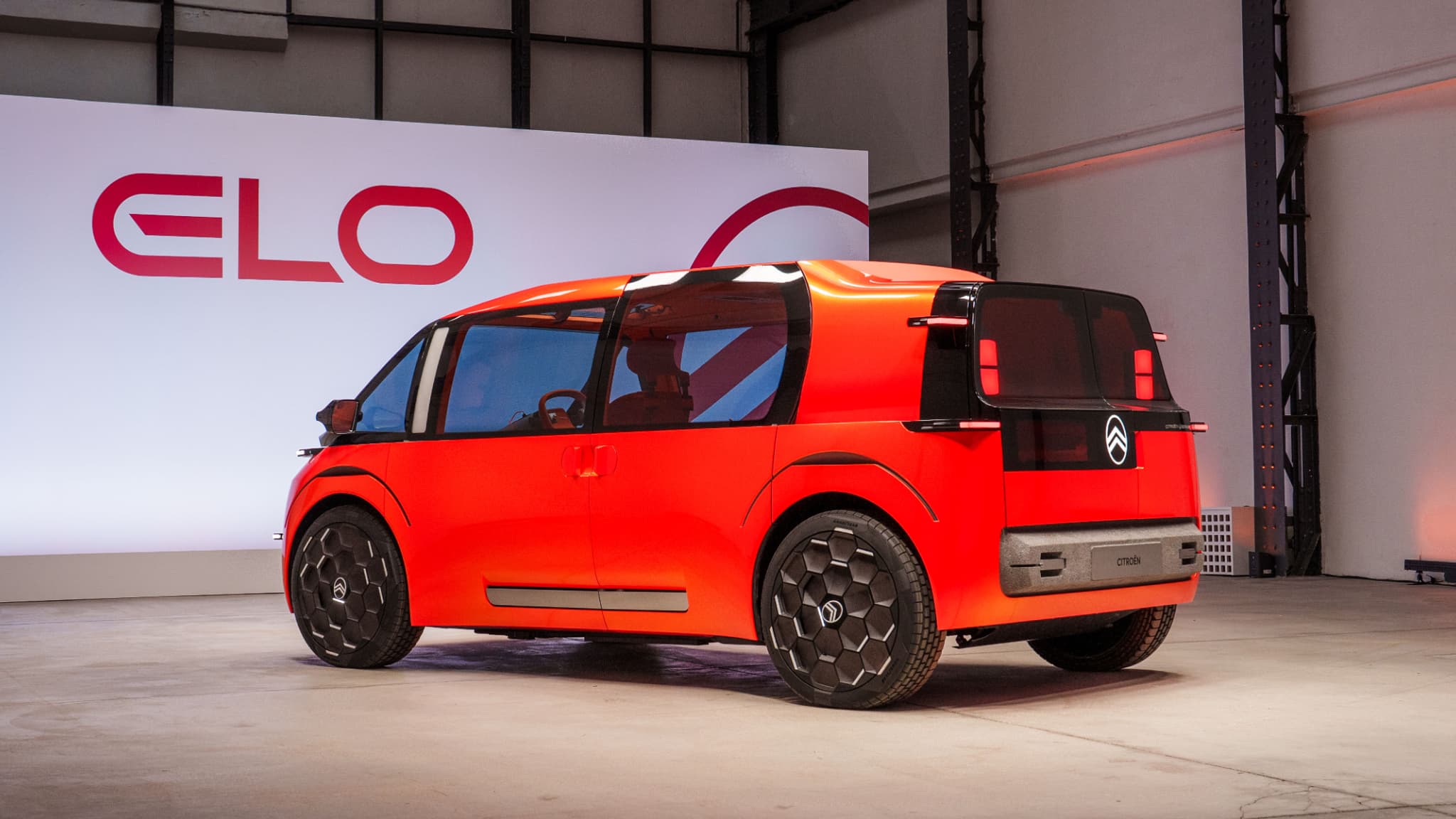 Le concept Citroën ELO dispose de portières qui coulissent le long de la carrosserie.