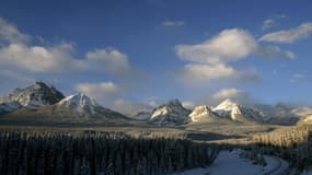 Un partie canadienne du massif des Rocheuses, dans la forêt nationale de Banff, le 30 novembre 2006.