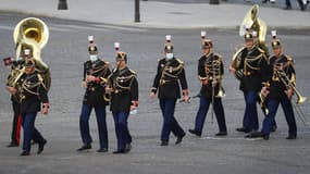 Des membres de l'orchestre de la Garde républicaine sur la place de la Concorde, où sont organisées les cérémonies de la Fête nationale, le 14 juillet 2020.