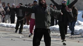 Manifestants chantant des slogans hostiles aux Etats-Unis à Kaboul. Les taliban ont appelé jeudi les Afghans à attaquer les forces étrangères en Afghanistan au troisième jour de manifestations pour dénoncer la profanation d'exemplaires du Coran sur la bas