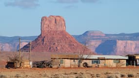 Une maison dans la réserve amérindienne de la nation Navajo, le 5 décembre 2002. 
