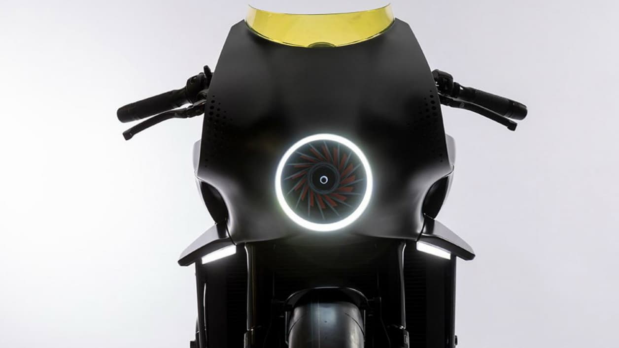 L'hélice est nichée au centre du tunnel, à la place du phare avant. Des LEDs permettent d'éclairer la voie. L'hélice est nichée au centre du tunnel, à la place du phare avant. Des LEDs permettent d'éclairer la voie.