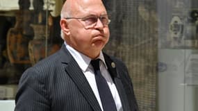 Michel Sapin dénonce la "dramatisation" du gouvernement.