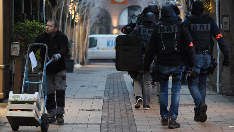 Un homme a tué trois personnes mardi soir à Strasbourg et fait plusieurs blessés. 