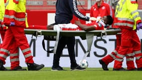 Awoniyi évacué sur civière
