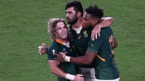 Faf de Klerk célèbre son essai avec ses coéquipiers
